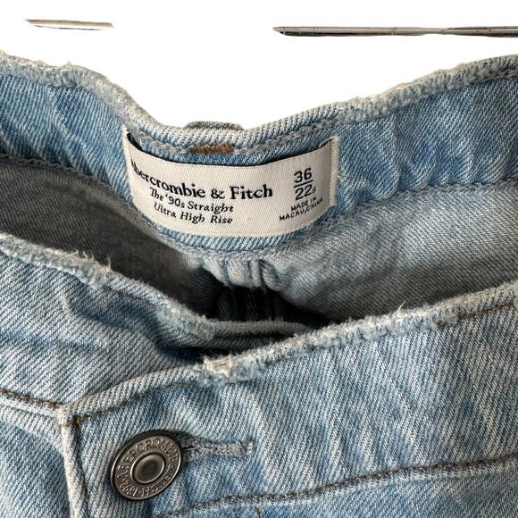 Abercrombie 90s Straight Ultra High Rise Cross Front Raw Hem Light Wash 36 22 S - Picture 4 of 10